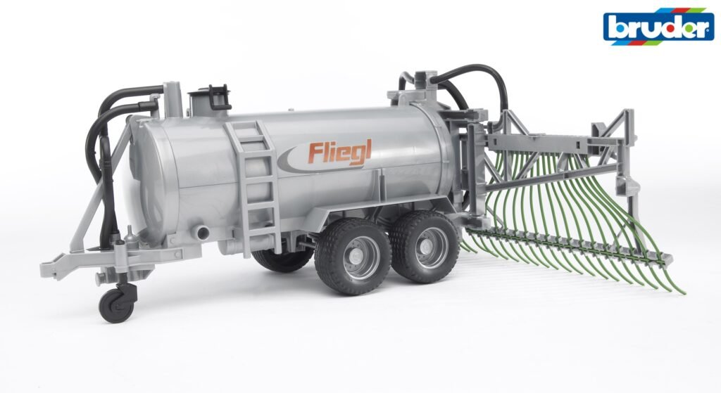 Fliegl Fassanhänger mit Schleppschlauchverteiler roadmax traktor mit frontlader und kippanhänger